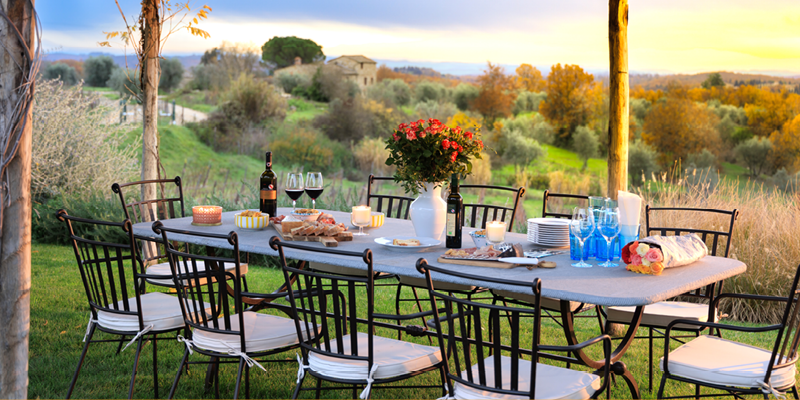 gorgeous dining al fresco at Villa San Marcellino